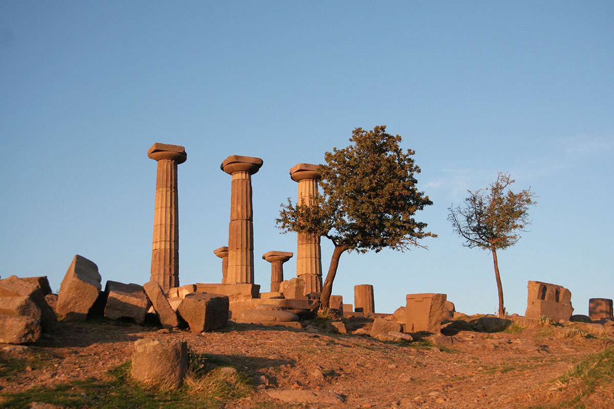 Athena’nın Dünya Manzaralı Evi: Assos